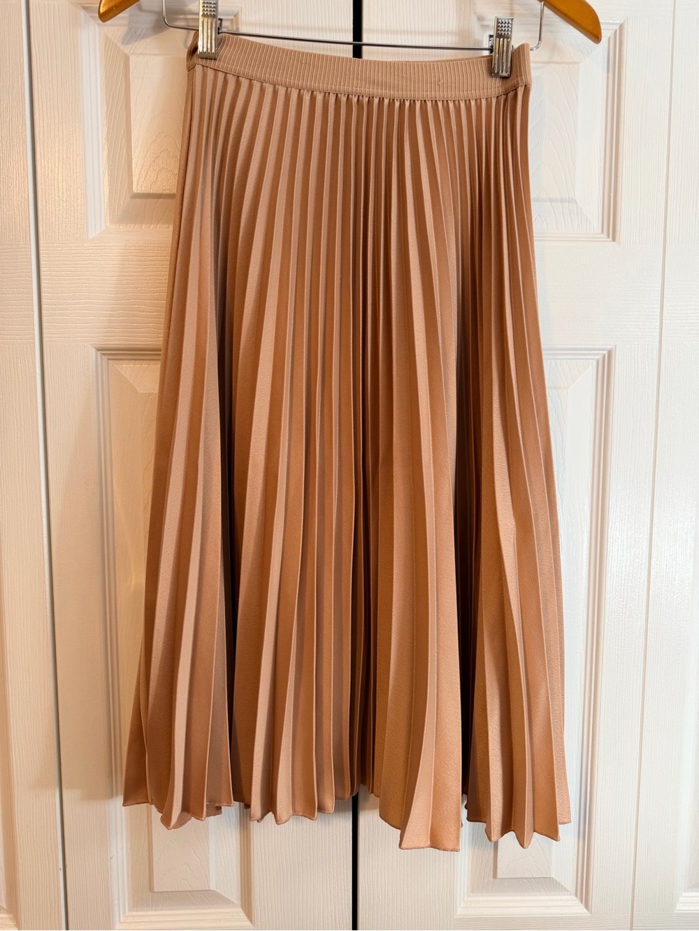 H&M Pleated Skirt in Camel Brown - Size 6
